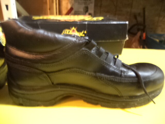 Thorogood Men's Softstreets Bounders Mid Cut