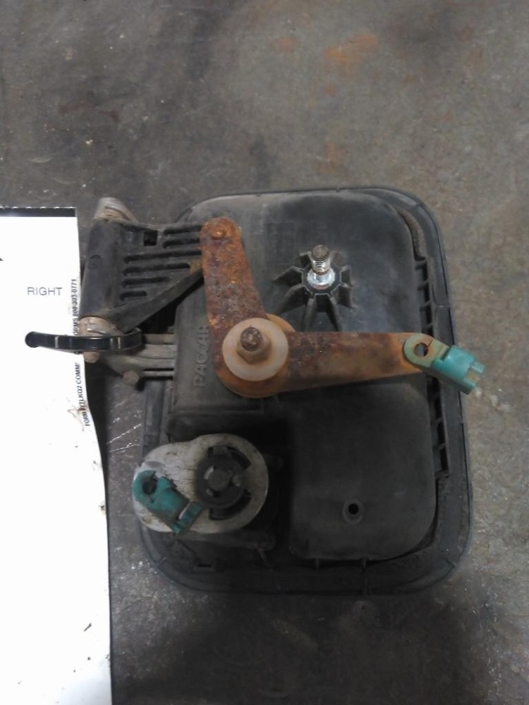 For 2005 PETERBILT 387 DOOR HANDLE Left , MD