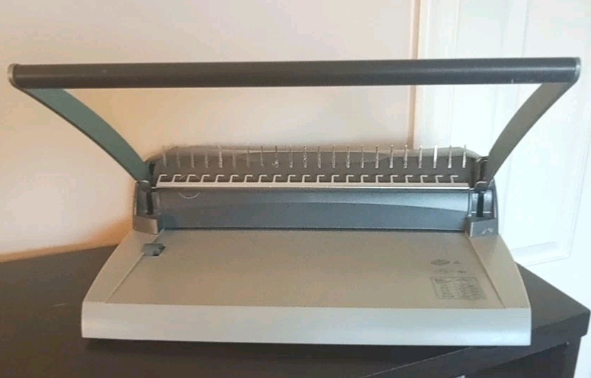 GBC CombBind C75 Manual Binding Machine Pre-owned, Combs Included