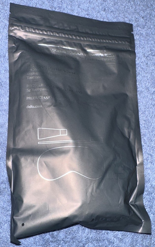 DELTA AIRLINES 2015 COMFORT + REST & REFRESH AMENITY KIT SEALED