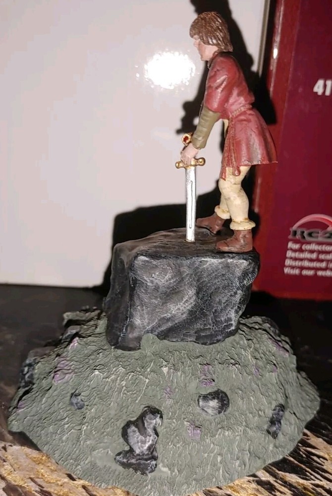 Britains - Arthur Pulling Sword From The Stone #41135 - Many Collectibles Items
