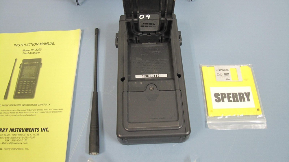 Sperry Model RF-3200 Field Analyzer With Accessories & Case Good Condition