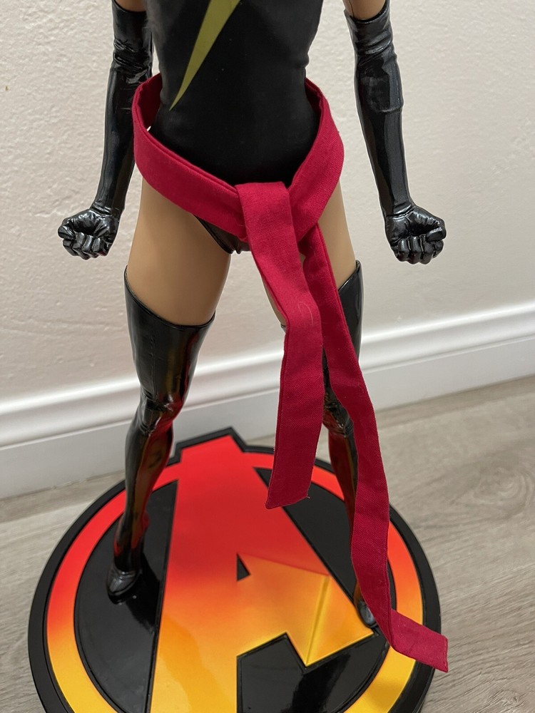 Sideshow Collectibles Exclusive Ms Marvel Premium Format Statue Marvel (READ)