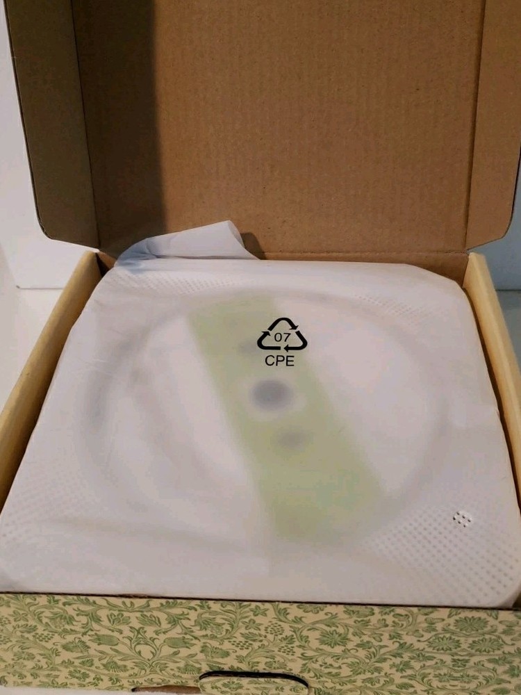 Bluetooth Player Wall Mountable Or Desktop White With Remote