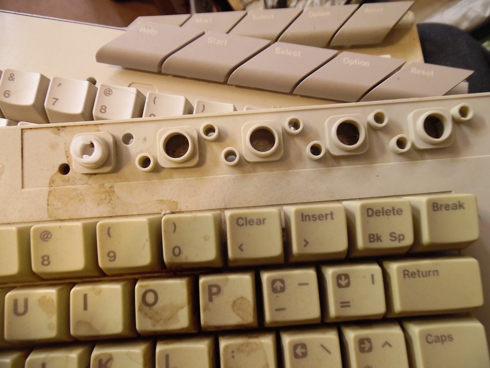 ATARI XEGM KEYBOARD with Case and cable Computer New