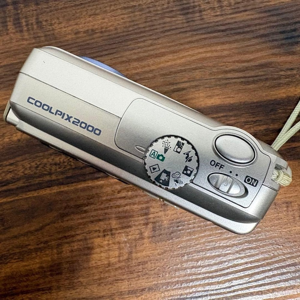 Nikon COOLPIX E2000 Compact Digital Camera Tested Zoom Flash AF Features