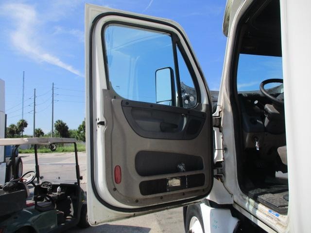 For 2011 FREIGHTLINER CASCADIA 113-125 DOOR ASSEMBLY Left ,  FL