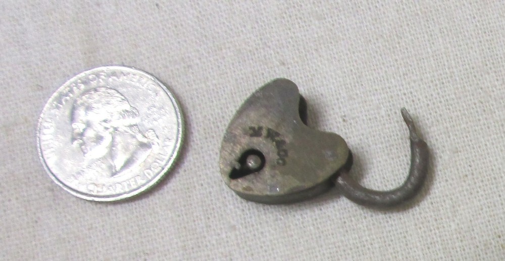 MALLORY WHEELER SMALL HEART SHAPED PADLOCK