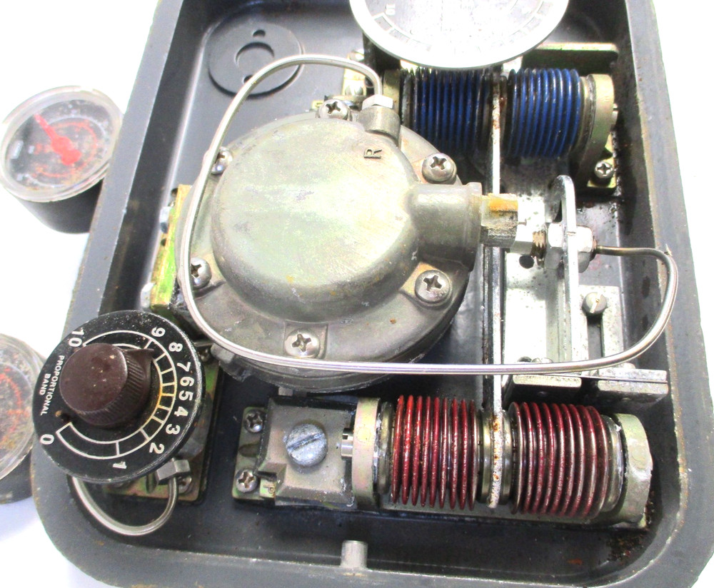 FISHER CONTROLS, 2506, MULTI-TROL RECEIVER CONTROLLER, WEATHERED / SURPLUS