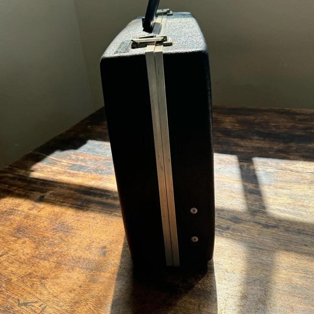 Smith-Victor SV portable "Attache" complete Location or studio Lighting Kit