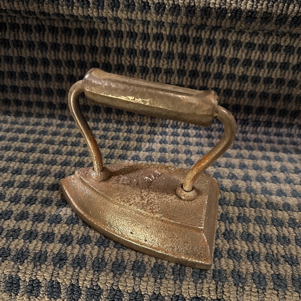 Antique Cast Iron #5 Williams & Son, Chagrin Falls, *Flat Iron Solid Handle