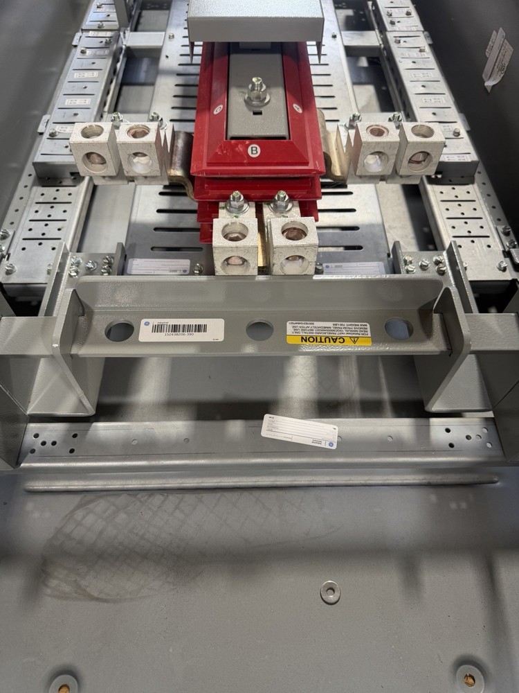 1-800 AMP 480V MAIN LUG MAIN DISTRUBITION PANELBOARD NEMA 1 SURFACE MOUNT 73"