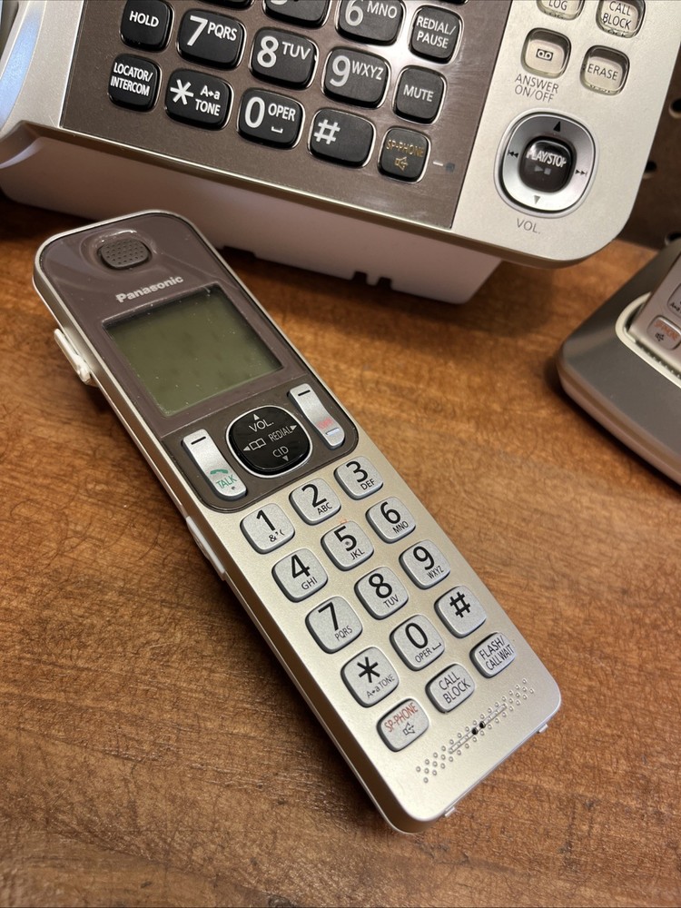 Panasonic 4 Handset Cordless Phone System w/ Answering Machine Base Tested