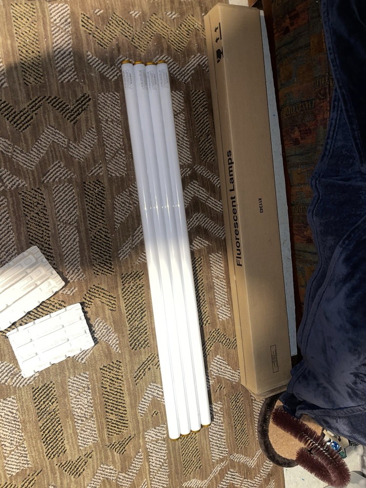 QLAB UVB-313EL Fluorescent Light Bulb 10 Total