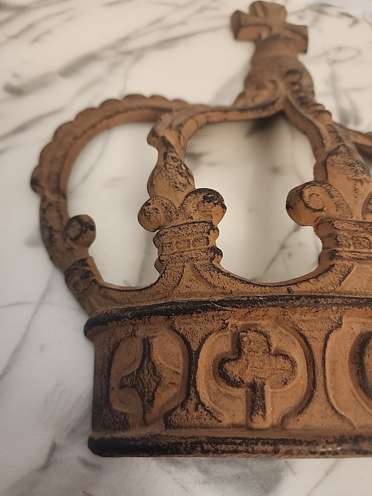 Cast Iron Rust Crown 12" Hanging Wall Decoration