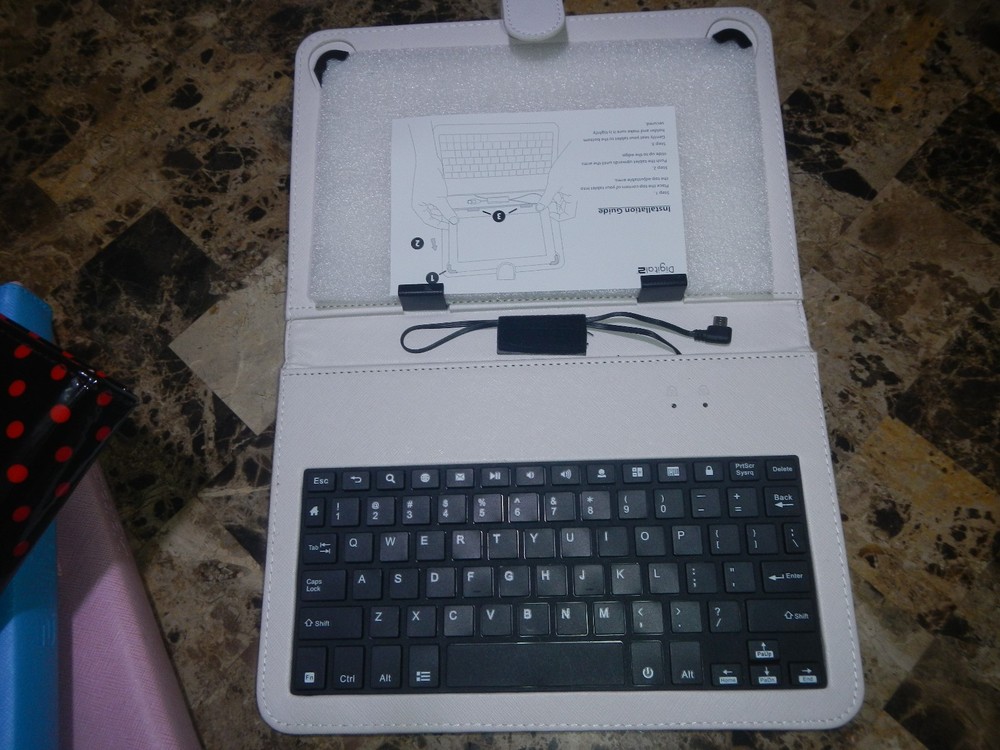 Digital2 9" Micro USB Keyboard case for Android tablets w/keyboard, adjustable u