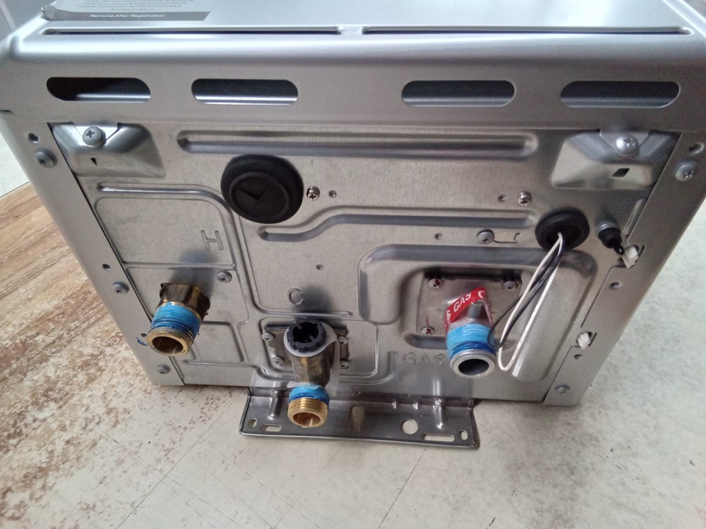 Rinnai RE199eP Outdoor Tankless Water Heater 199K BTU Propane Gas FOR PARTS