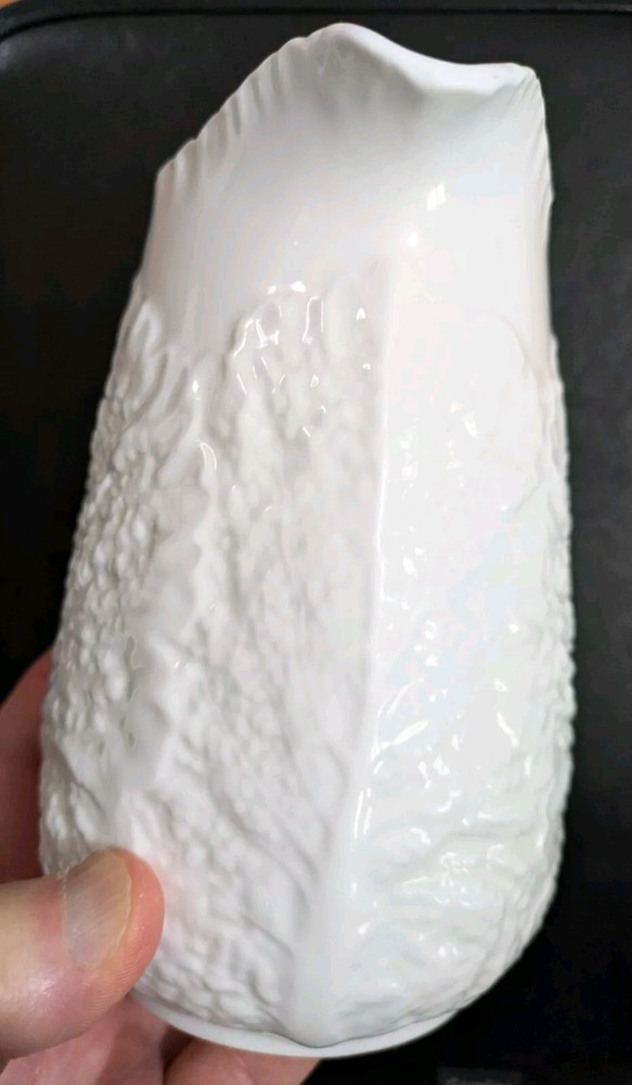 Spode SAVORY WHITE 6 1/2" Pitcher Embossed Cabbage Leaf 32 oz. Pitcher England