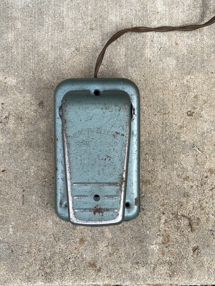 Deluxe Monarch Sewing Machine A 284367