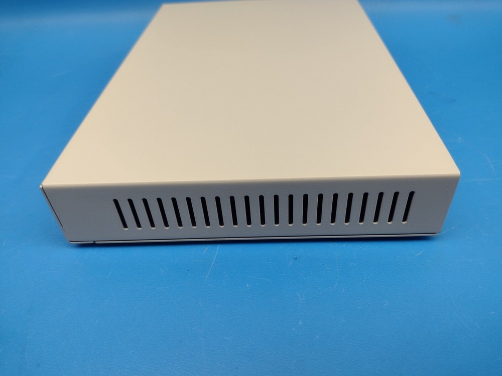 MultiTech RouteFinder RF820 VPN Data Networking SOHO Internet Security Appliance