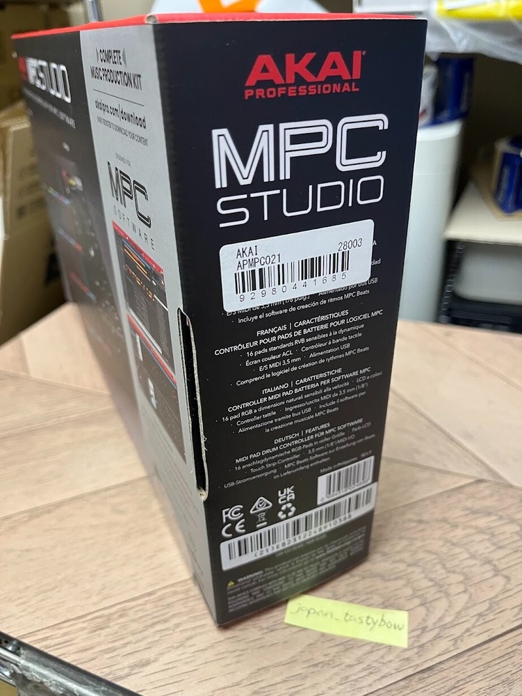 AKAI Professional MPC Studio Midi Music Production Controller with MPC2 Software