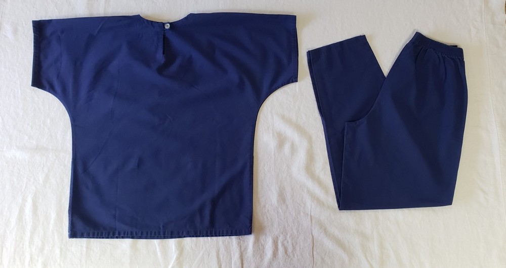 PRE-OWNED WOMEN'S SCRUB SET NAVY BLUE SIZE SMALL