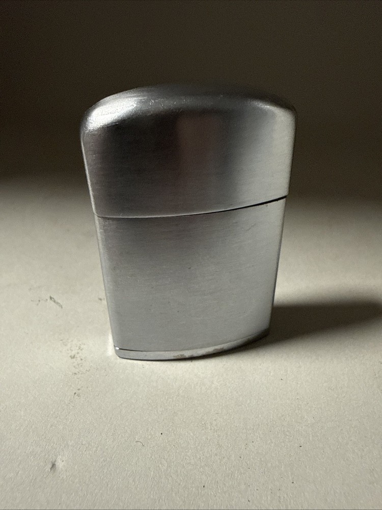 Vintage Ronson Windlite Lighter - Brushed Silver with Chrome Base