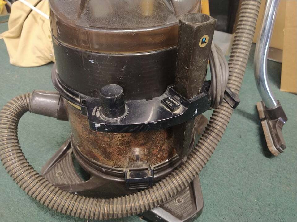 Rainbow SE Model D4C Canister Vacuum Works Great!