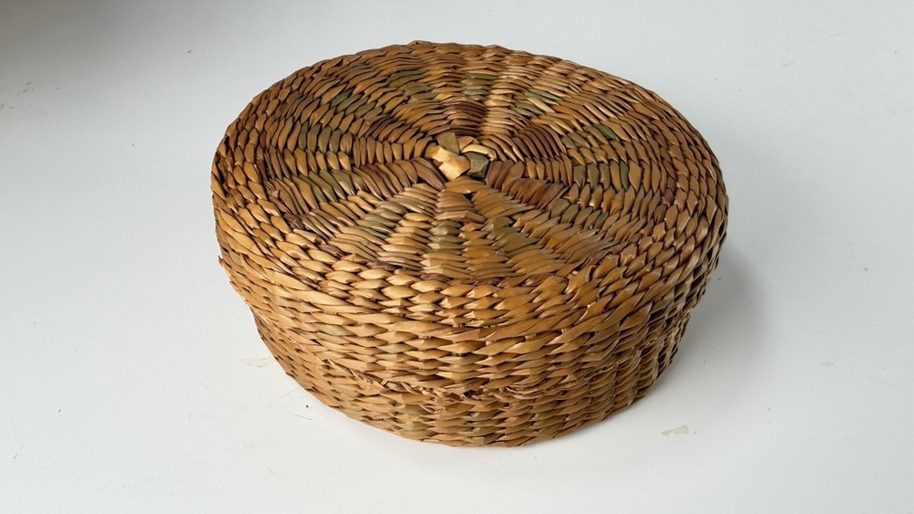 Vintage Fine 5" Woven Lidded Basket