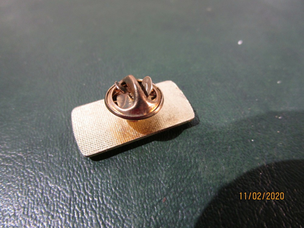 Vintage Schlitz Schliyz Light Lapel Pin