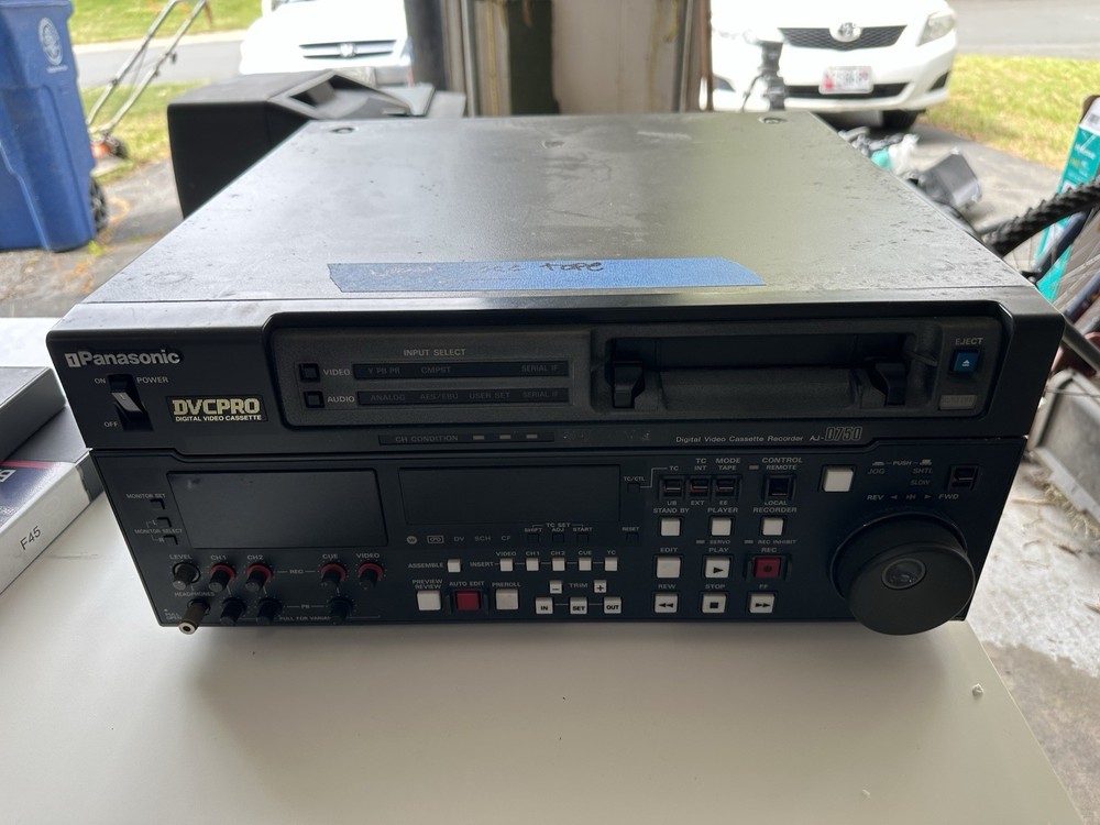 Panasonic AJ-D750 Digital Video Cassette Recorders