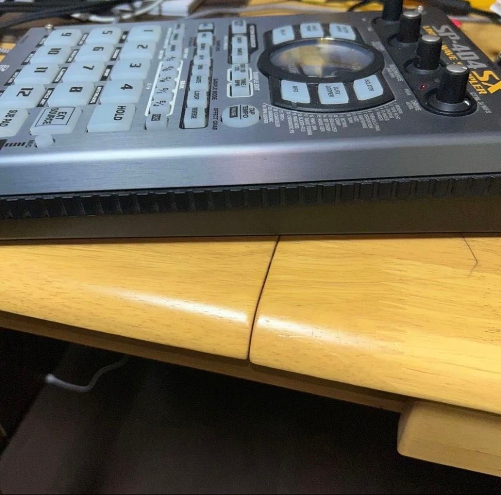 Roland SP-404SX Compact Linear Wave Sampler Tested Good Condition