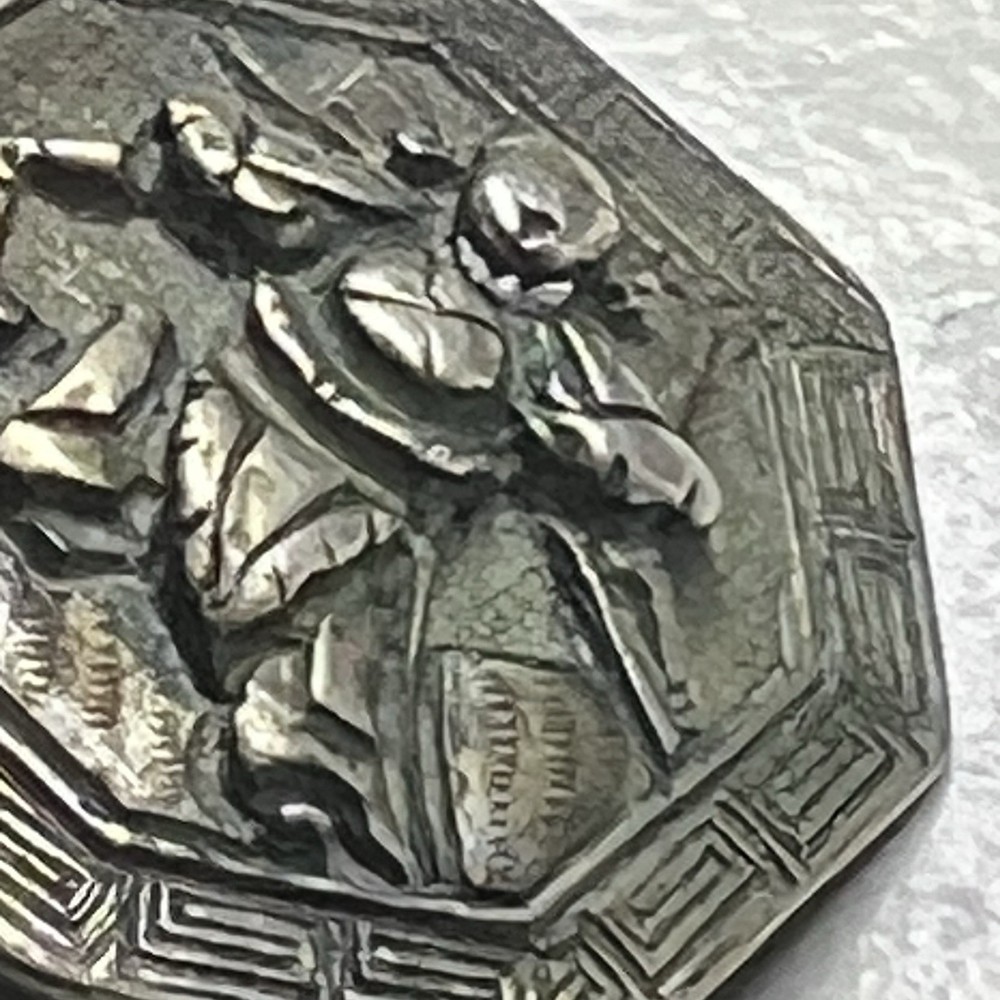 VINTAGE SAMURAI OR FIGURAL SILVER TOGGLE BUTTON Octagon shape 4.19g (Tiny hole )