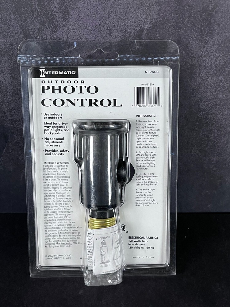 Dusk to Dawn Intermatic Automatic Security Light Control NE250C NIP