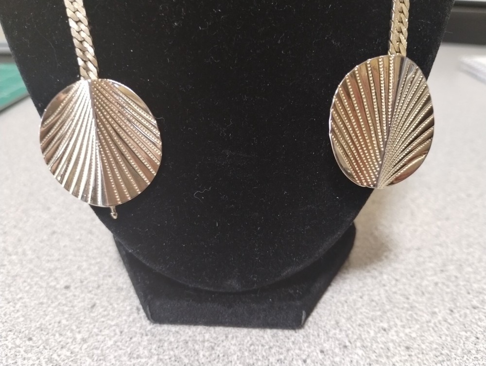 Vintage Parklane Shell Herringbone Necklace with Front Closure