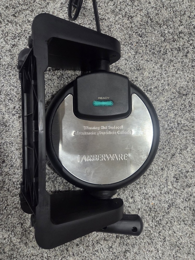 Farberware Single-Flip Non-stick Belgian Waffle Maker, Foldable Handle