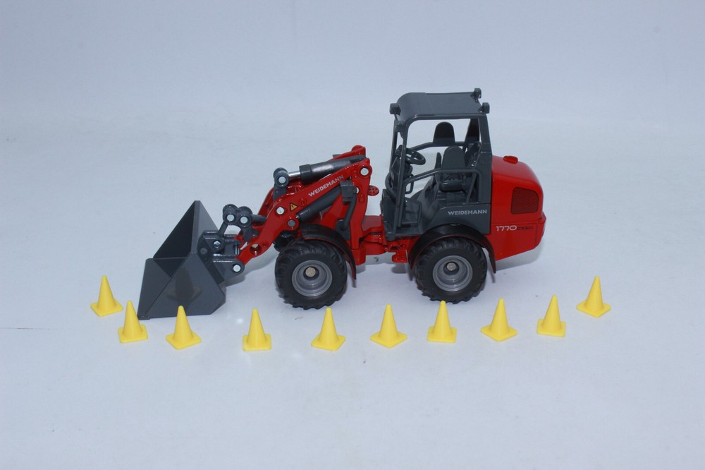 10 x Pylons Yellow 1:32 Guide Clover Barrier Cargo Stackable