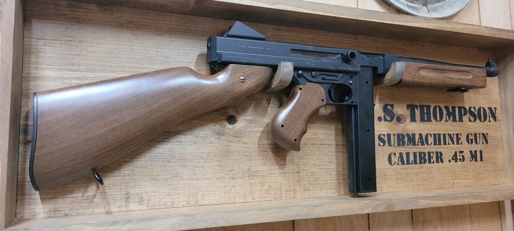 Thompson Display | Tommy Gun | Trench broom