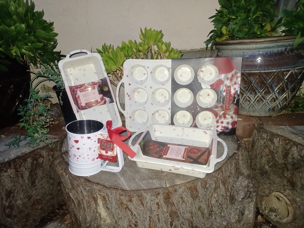 Masterclass Bakeshop Bakeware 4 piece Set Silicon Hearts New