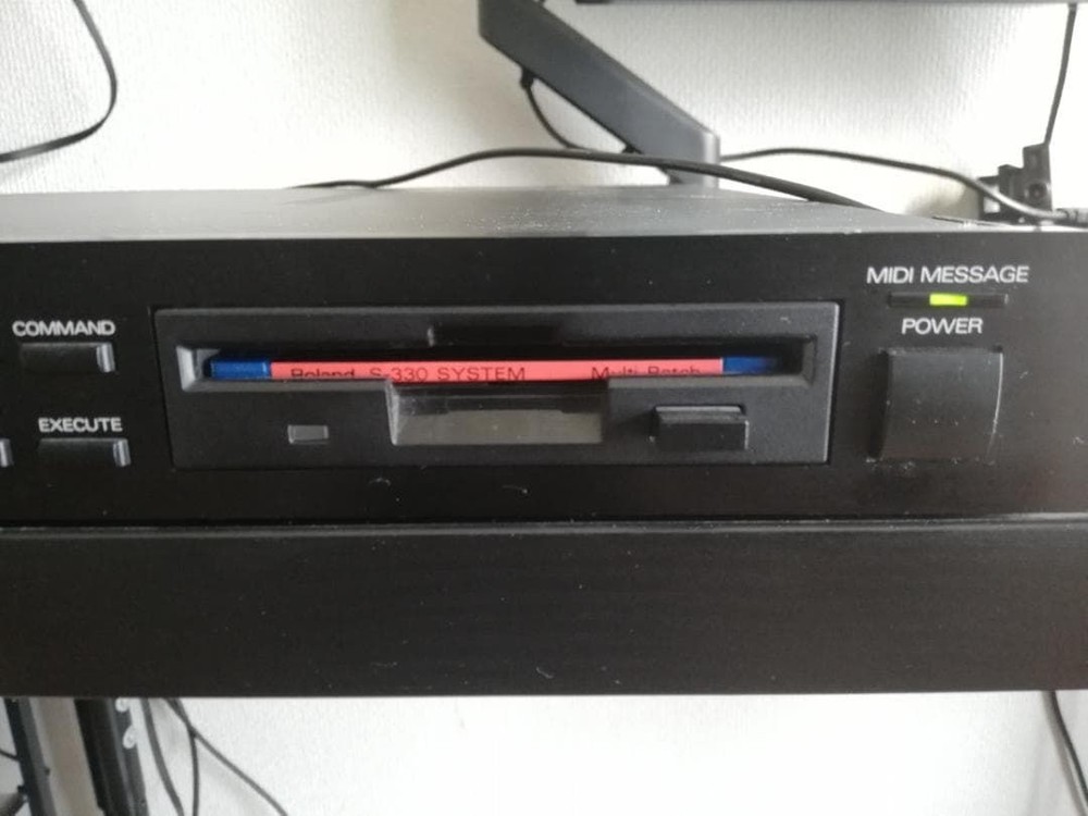 Roland S-330 Digital Sampler Rackmount Unit wi/controller(MU-1) system disk