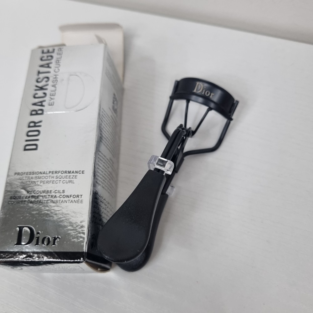 Dior Backstage Eyelash Curler Ultra-smooth squeeze - Instant perfect curl Auth