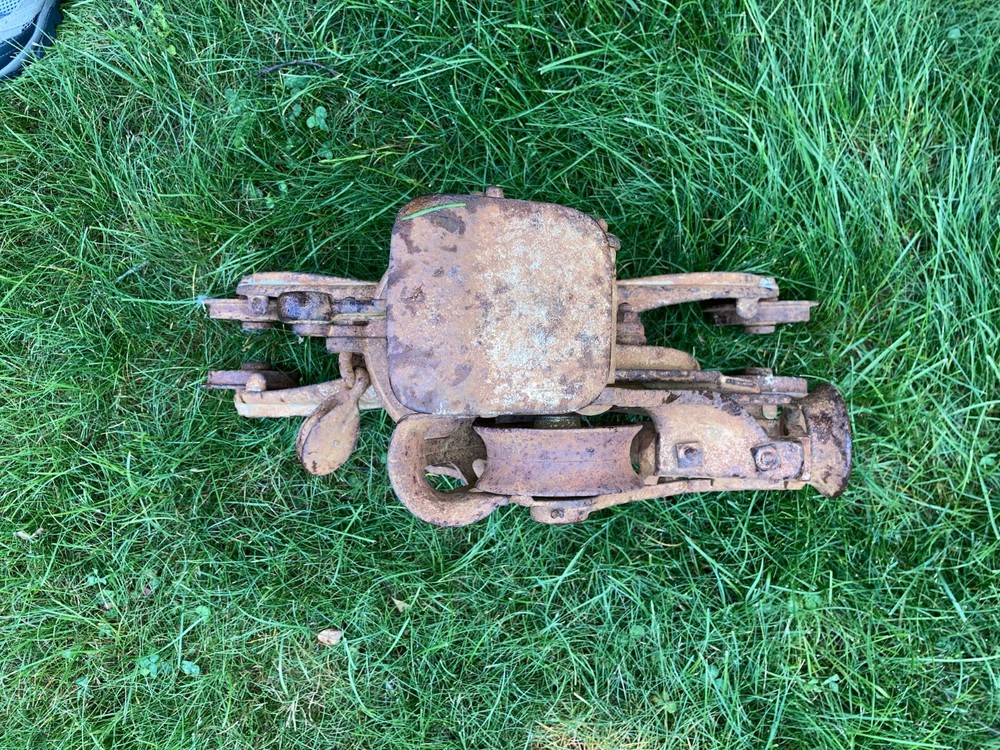 Antique Cast Iron Right Angle Fork & Sling Elevator Hay Unloader Trolley Pulley