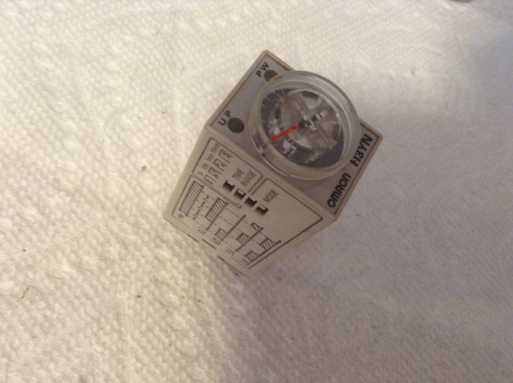 Omron H3YN-2 Timer