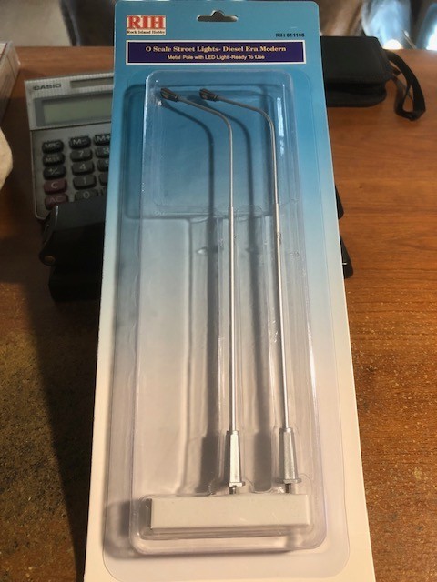 Rock Island Hobby O Scale Lighted Modern Lamp Posts HH