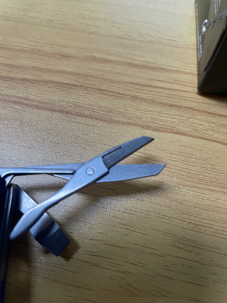 🔥Leatherman squirt ps4 blue 🔥(unused)