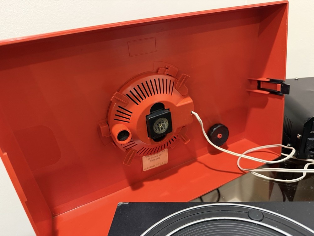 Philips 22 AF 200 Portable Turntable - Working