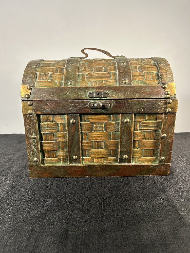 Decorative Chest - Storage Box Large With a leather handle