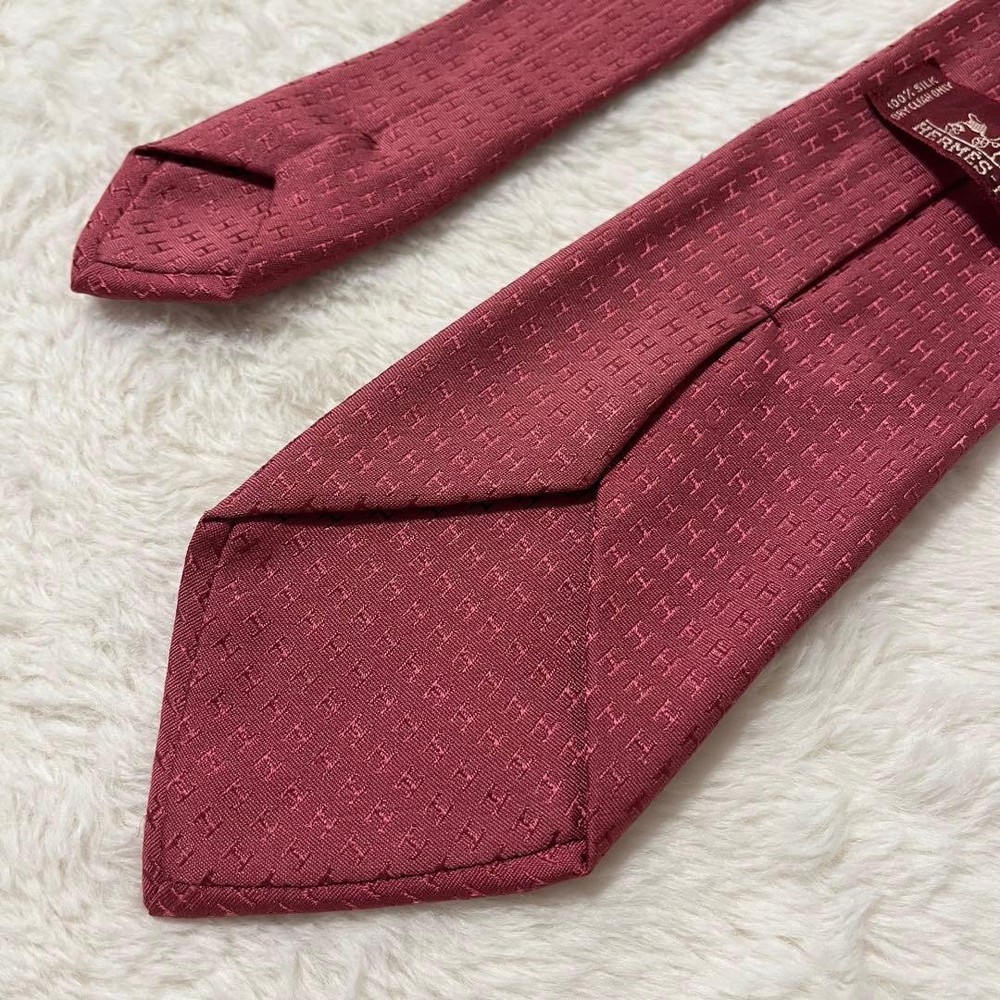 Excellent condition Hermes Tie H Pattern Fasone