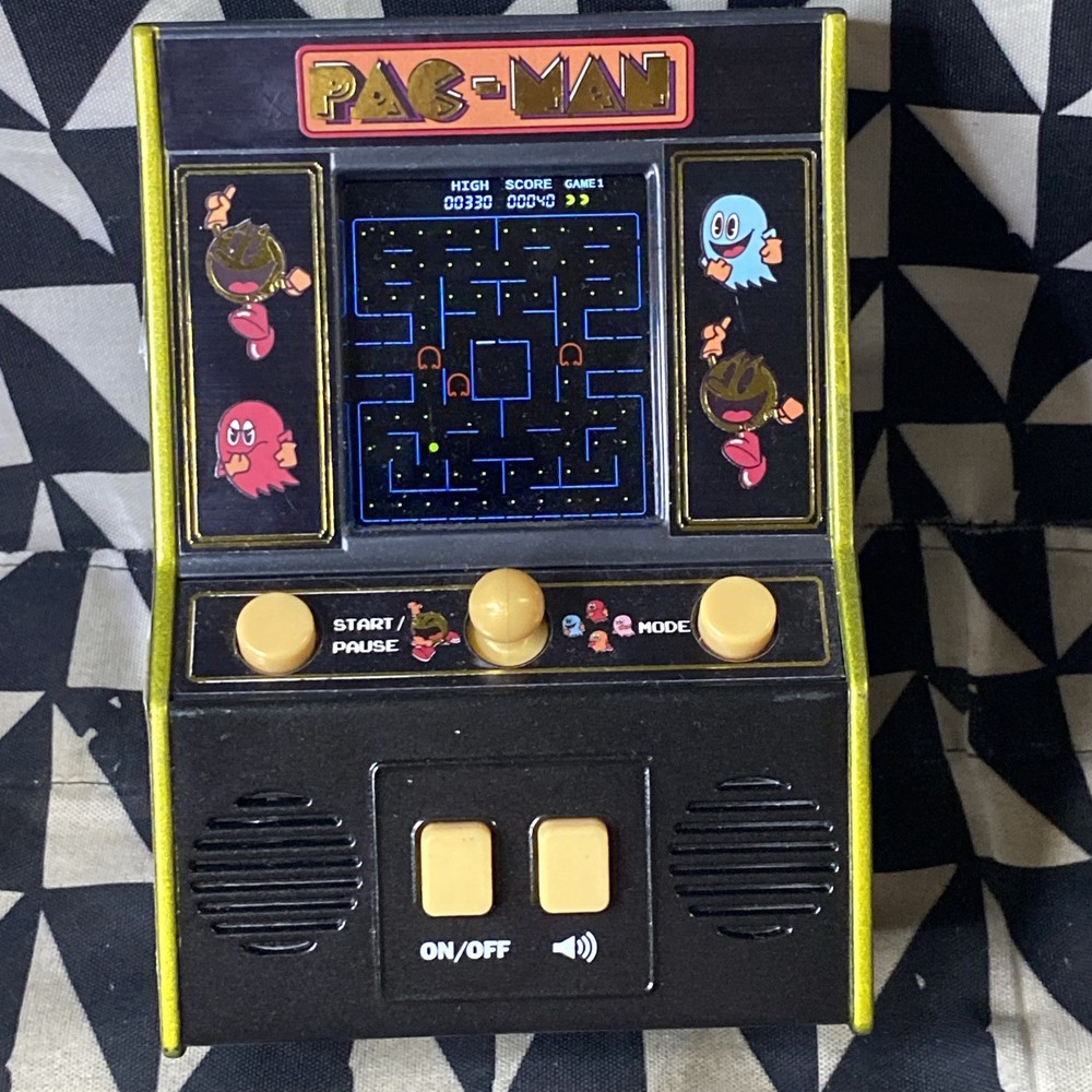 Arcade Classics, Pac-Man Color LCD Retro Mini Arcade Game Basic Fun Gold Variant