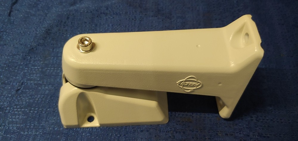 Pelco IXS0DNI2-EAT Security Camera & Enclosure